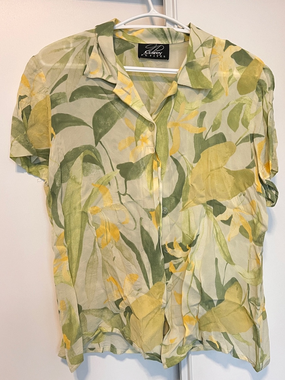 Garey Petites Green & Yellow Floral Button-Up Blouse